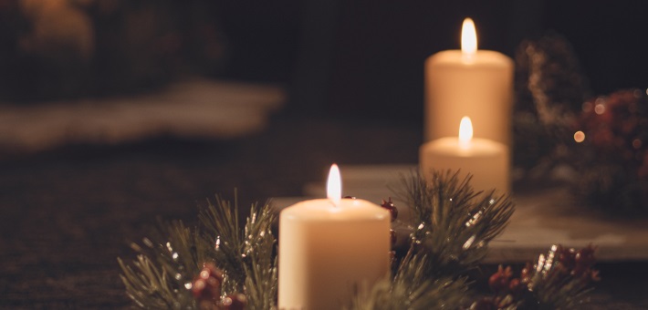 christmas candles with greens