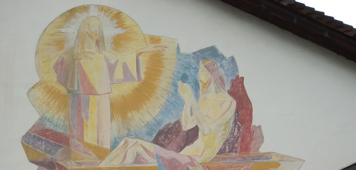 Raising of Lazarus by Peter Paul Morandell on the facade of the cemetery chapel in Rum, Tyrol (1956)