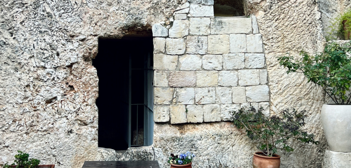 photo of a garden tomb in Jerusalem