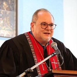 Rvdo. Pastor Jorge Daniel Zijlstra Arduin preaching
